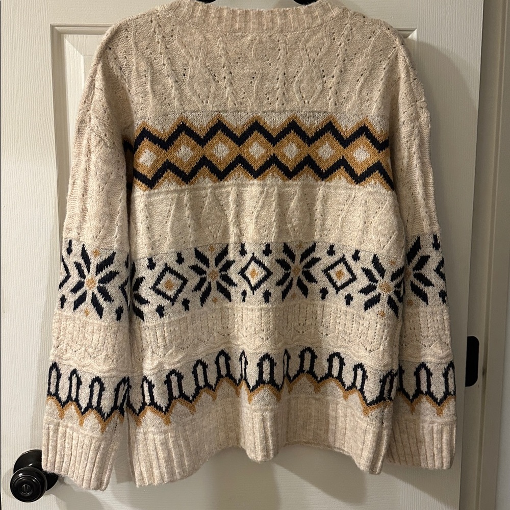 Hem and Thread v-neck sweater. Size large. - Picture 5 of 6